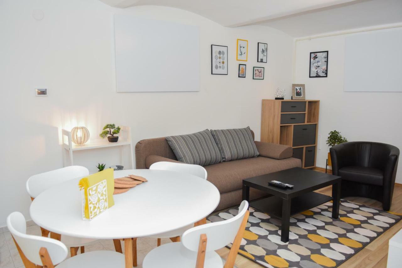 Apartment Happy Place